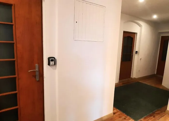 호스텔 Stacja Jezyce #3 *